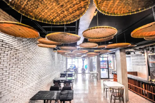 7 Days Premium Hotel at Icon Siam Отели рядом с достопримечательностью «Ват Арун»