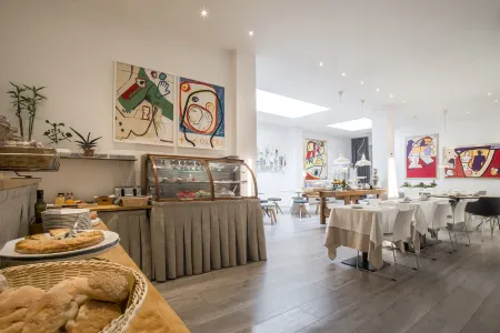 Hotel Bernina Отели рядом с достопримечательностью «Вилла Реале»