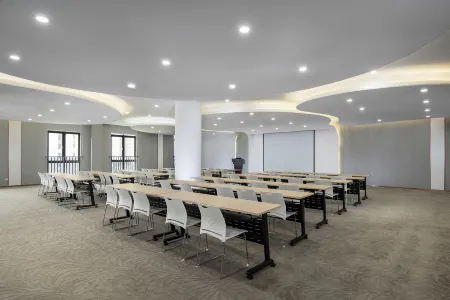 Vienna Hotel (Fuzhou Changle Shouzhanhangcheng  Subway Station) Отели рядом с достопримечательностью «Zhenghe Park (South Gate)»