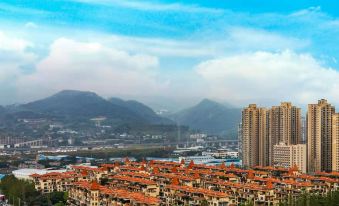 Yushangju Hotel(Chongqing Jinjian Road Metro Station)