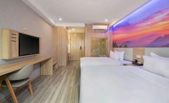 Yushangju Hotel(Chongqing Jinjian Road Metro Station)