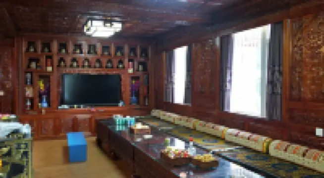 央科民宿 松潘（黄竜九寨高速鉄道駅）