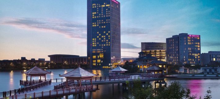 Crowne Plaza TIANJIN MEIJIANGNAN by IHG Hôtels à&nbsp;: Tianjin