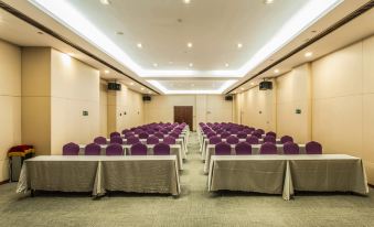 Fangchenggang golden stone lake haihui hotel (sunshine coast) - Housity