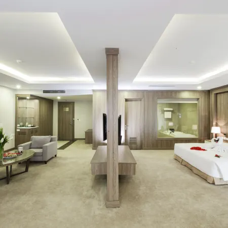 Muong Thanh Luxury Khanh Hoa Отели рядом с достопримечательностью «Пляж Хон-Чонг»