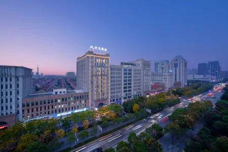 Maytour Hotel(Leather City Yintai City Store) Отели рядом с достопримечательностью «Former residence of Zhimo Xu»