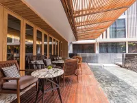 曼谷阿卡迪亞套房飯店 中心使館購物商場（Central Embassy）附近的飯店