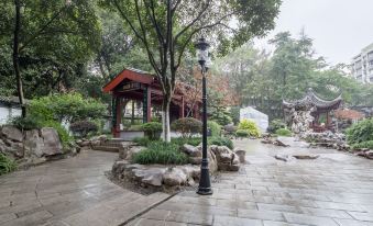 Zhuoding Xisheng Hotel (Chongqing Jiangbei Airport Yubei Square Subway Station)