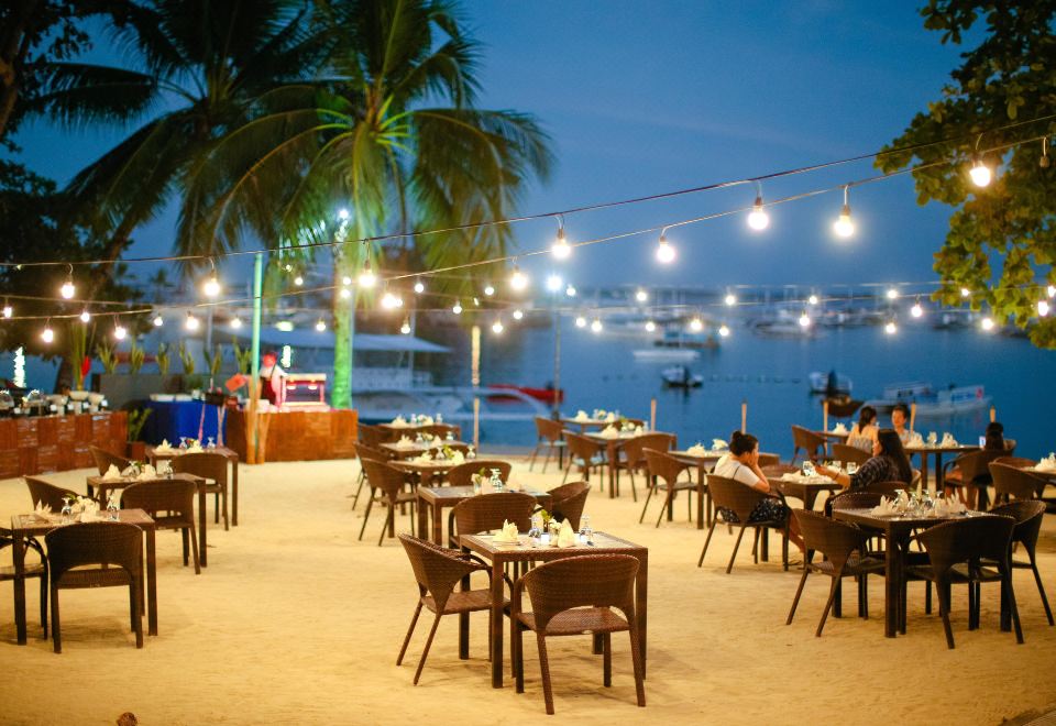 다양한 메뉴가 제공되는 벨몬트 호텔 막탄 조식 뷔페