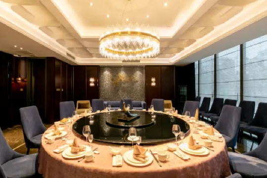 Madison Hotel near The Yantai Government and Yantai University Отели рядом со станцией Yantai South Railway Station