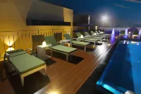 Orchid Hotel - Pools