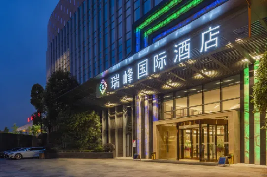 โรงแรมเรย์ฟอนต์ เฉิงตู