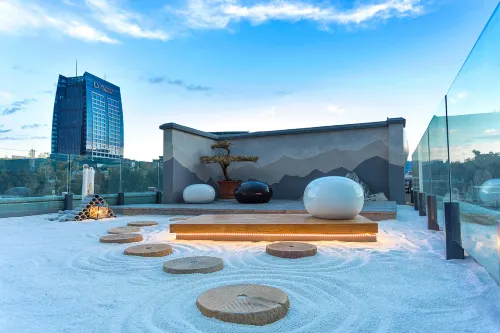 Dali left bank Qishe B & B (Dali Haijing Binhai Avenue store) - Mountain view