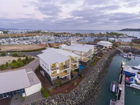 Harbour Cove Отели рядом с достопримечательностью «Port of Airlie»
