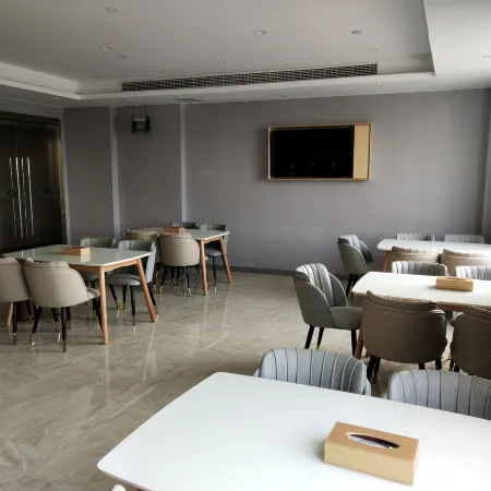 Vienna 3 Best Hotels (Xuyi Bus Station Xujie Lobster Square Branch)