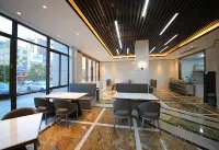 Wuhua Water Moon Skylight Luxury Boutique Hotel