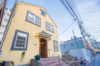 Iza Enoshima Guest House and Bar Hotels in 