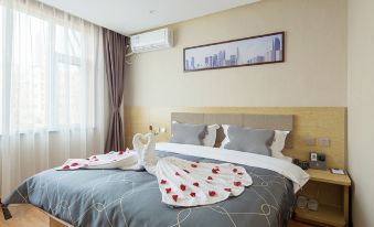 Zhanqiao Qinglan Hotel (Qingdao Railway Station Catholic Church Branch)
