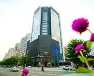H Hotel Hotels near Guangdong Institute of Arts and Sciences