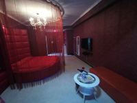 米兰时尚主题酒店(西安胡家庙万和城店) - 烈火红唇超级大圆床房B