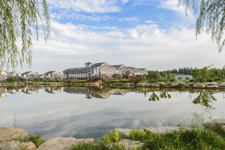 Debai Hot Spring Resort Отели в г. Сяцзин