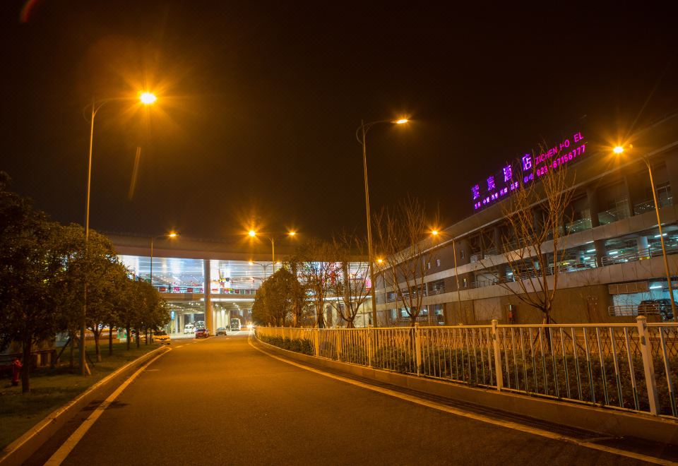 2. 메이룬 호텔 충..