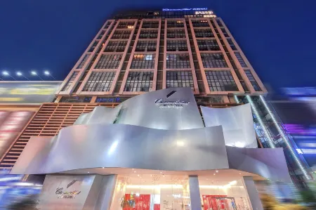 Christian's Hotel Отели в г. Лоян