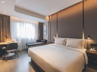 上海长宁仙霞路亚朵酒店 - 高级大床房