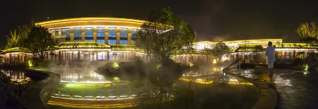Tangwang Hot Spring Hotel Bozhou Отели рядом с достопримечательностью «Huazu Temple»