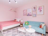 广州泊心主题公寓 - 粉色天鹅房