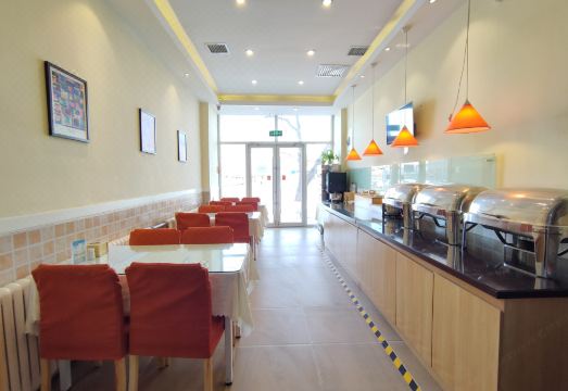 4. 홈인 호텔(우란..