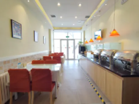 홈인 호텔(우란차부지닝기차역잔첸광장)