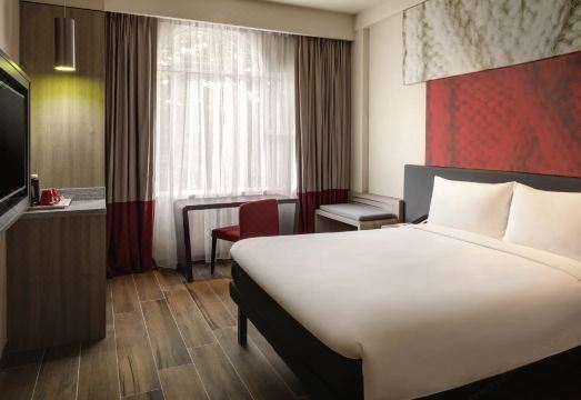 4. 이비스 멜라카..