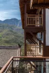 Yuntaishan Puju Lakeside Homestay - Bergblick