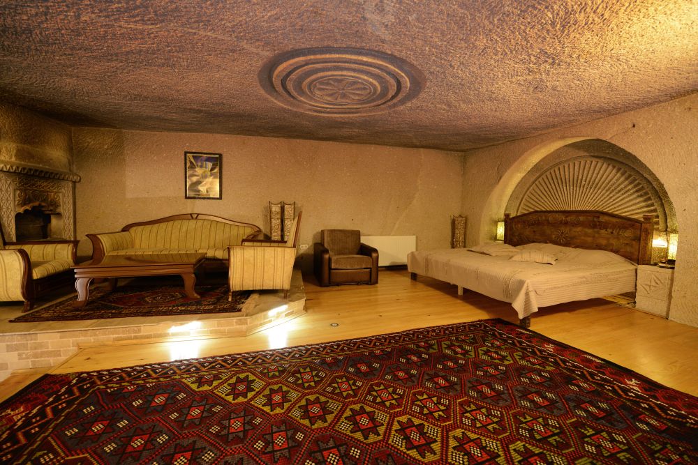 Roma Cave Suite