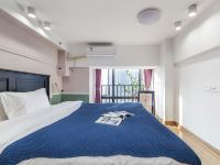 肇庆赫本影视主题公寓 - 轻奢复式投影双床房