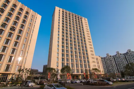 Yitel Collection (Shanghai Qiantan Sanlin world Creative Park) Road) Отели рядом с достопримечательностью «Chongfu Daoyuan»