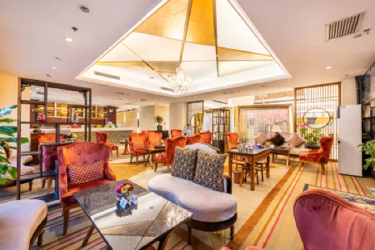 Titan Times Hotel Отели рядом с достопримечательностью «Shaanxi Institute of Industry and Transportation - Training Building»