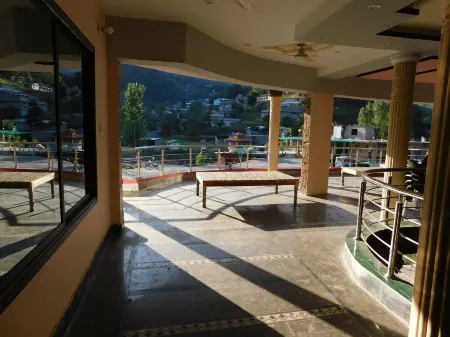 Hotel Pine Breeze and Restaurant Отели в г. Bisian