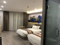 华舒酒店(上海漕盈路地铁站店) - 豪华双床房