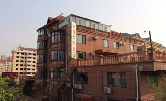 Noble movie art hotel(Weihai Golden Beach Bathing Beach Shandong University East Gate)