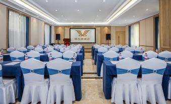 Vienna Hotel (Henan Xuchang Yanling Huadu Avenue store)