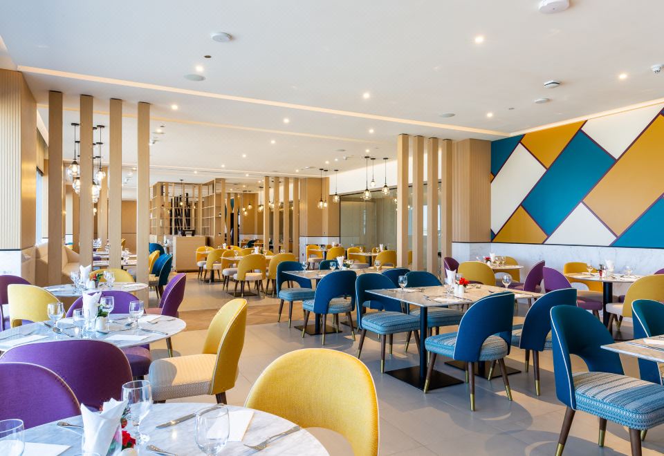 프리미어 인 두바이 드래곤 마트의 현대적인 객실 인테리어 이미지