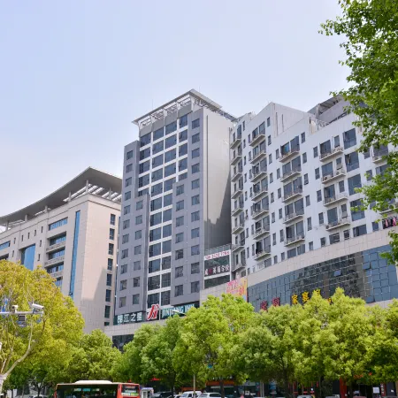 Jinjiang Inn Fashion (Beijing North Road Sports Center Store)