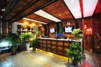 Chao Featured Hotel (Jiaxiulou Qingyun Market)
