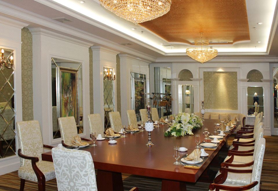 후루다오 인터내셔널 호텔의 로비 모습