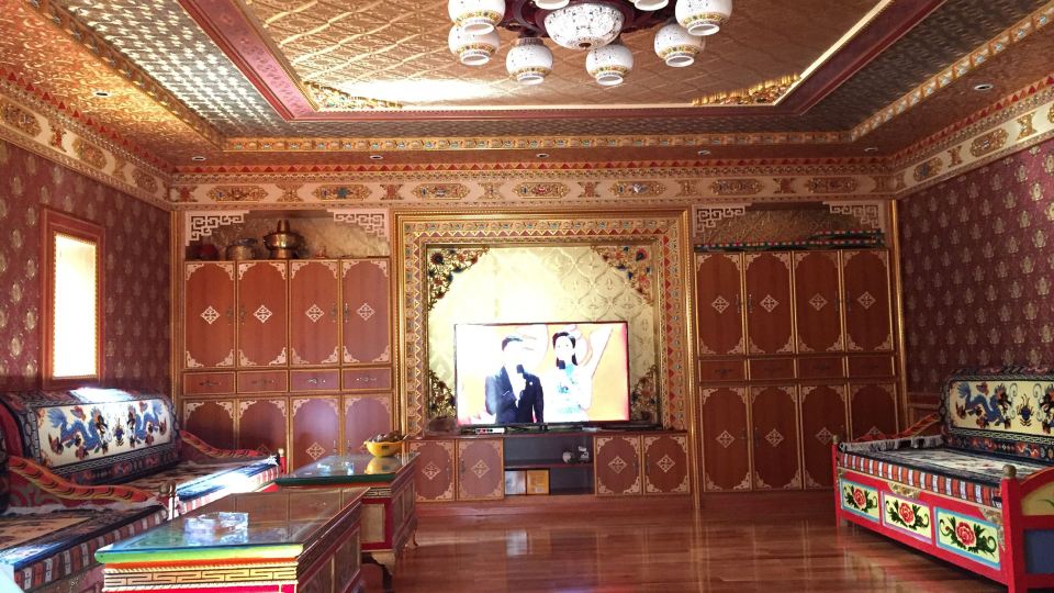 Tasiji Zangjia Inn