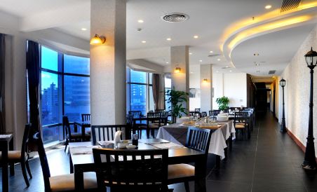 Suitetrails - Kingdo Hotel (Zhuhai Gongbei Port Aromatherapy Theme)
