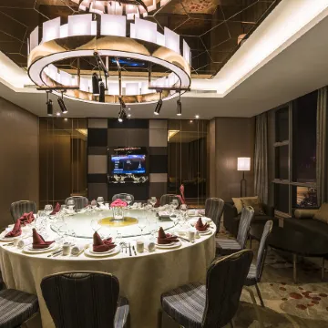 Chongqing Baolong Yiyue Selected Hotel (Hechuan Baolong Plaza Branch) Отели рядом с достопримечательностью «Готовная станция для пассажиров в Хичуане»