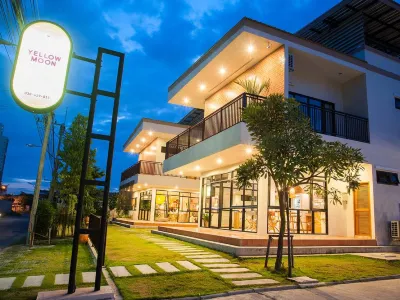 Yellow Moon Hotel Hotels near Hello Van Gogh